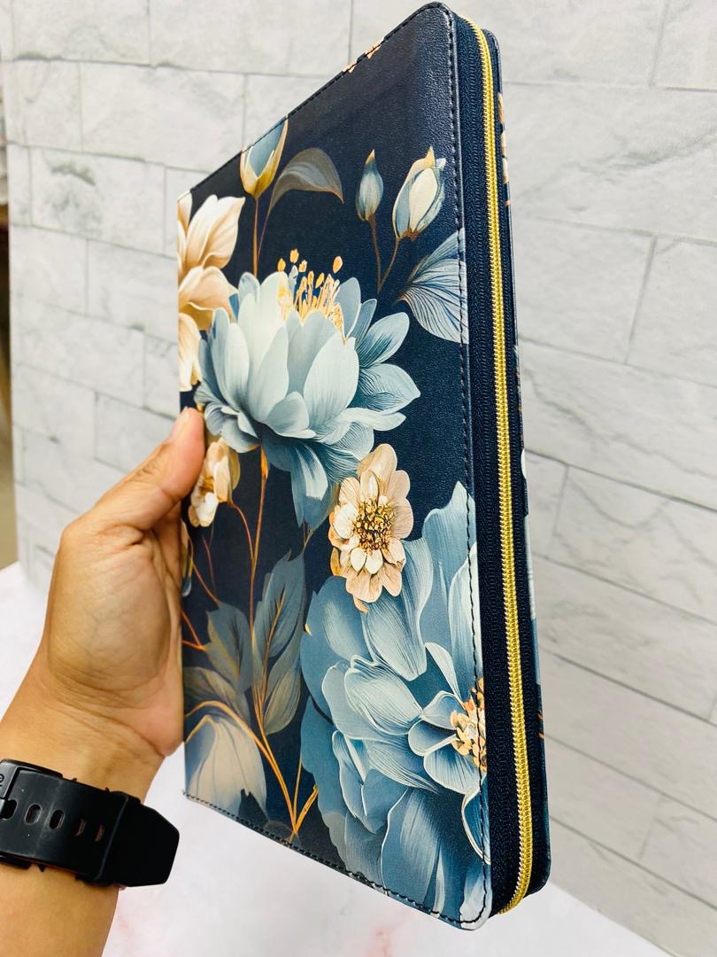 Biblia ultra delgada en versión NTV letra mediada con cierre palabras de Jesús en rojo