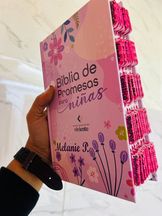 Biblia de promesas para niñas versión NTV tapa dura + personalizado