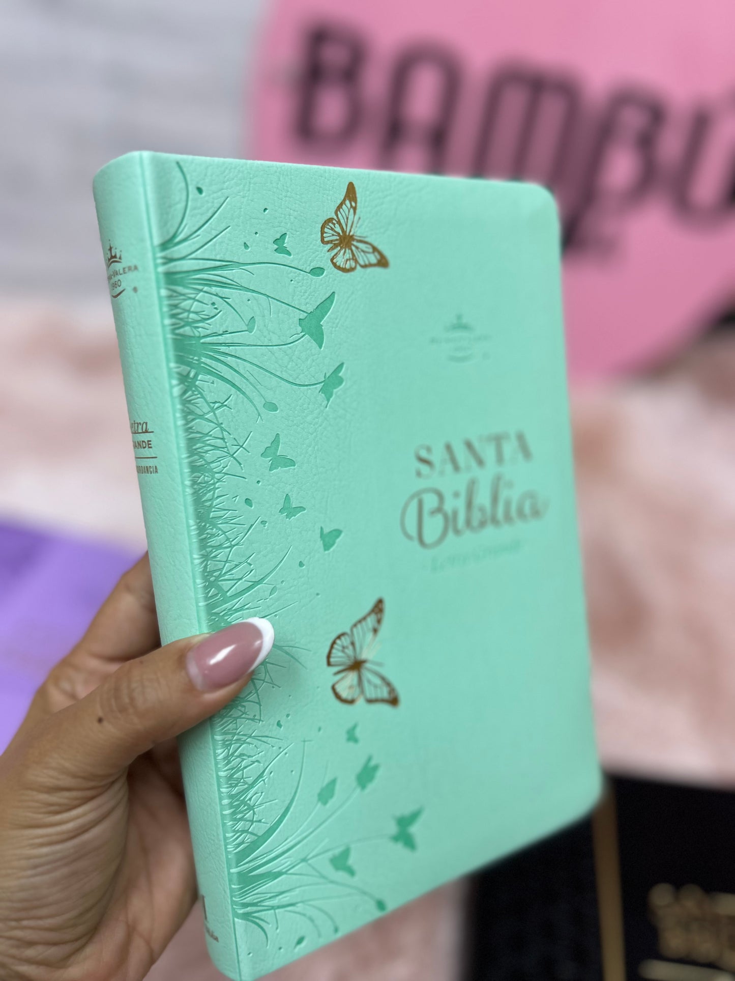 Biblia de letra grande 11,5 puntos en símil piel canto pintado palabras de Jesús en rojo y concordancia