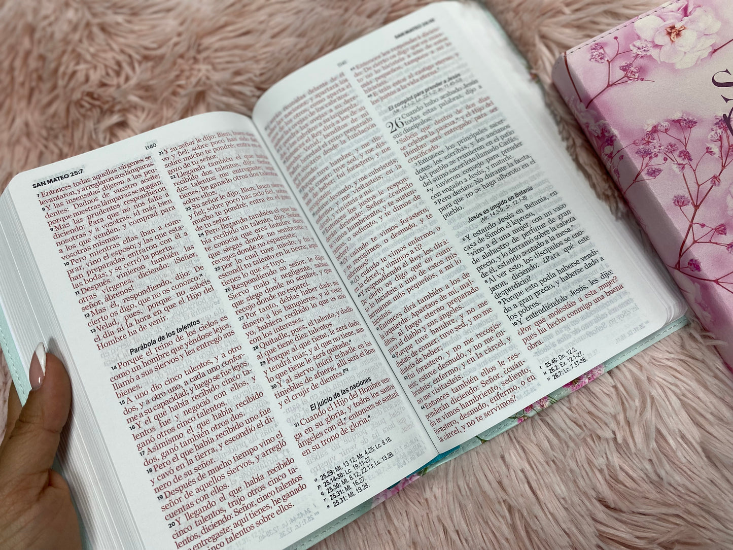 Biblia símil piel tapa flexible letra grande 12 puntos versión RV1960 letras de Jesús en rojo y concordancia