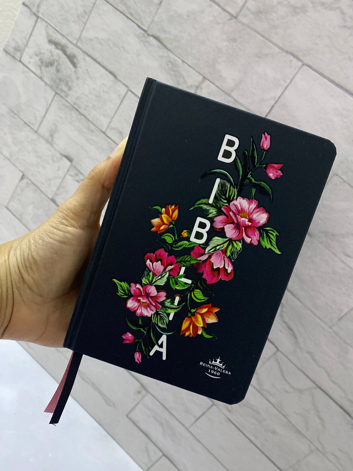 Biblia de promesas tapa dura versión RV1960 letra 8 puntos con concordancia y referencias