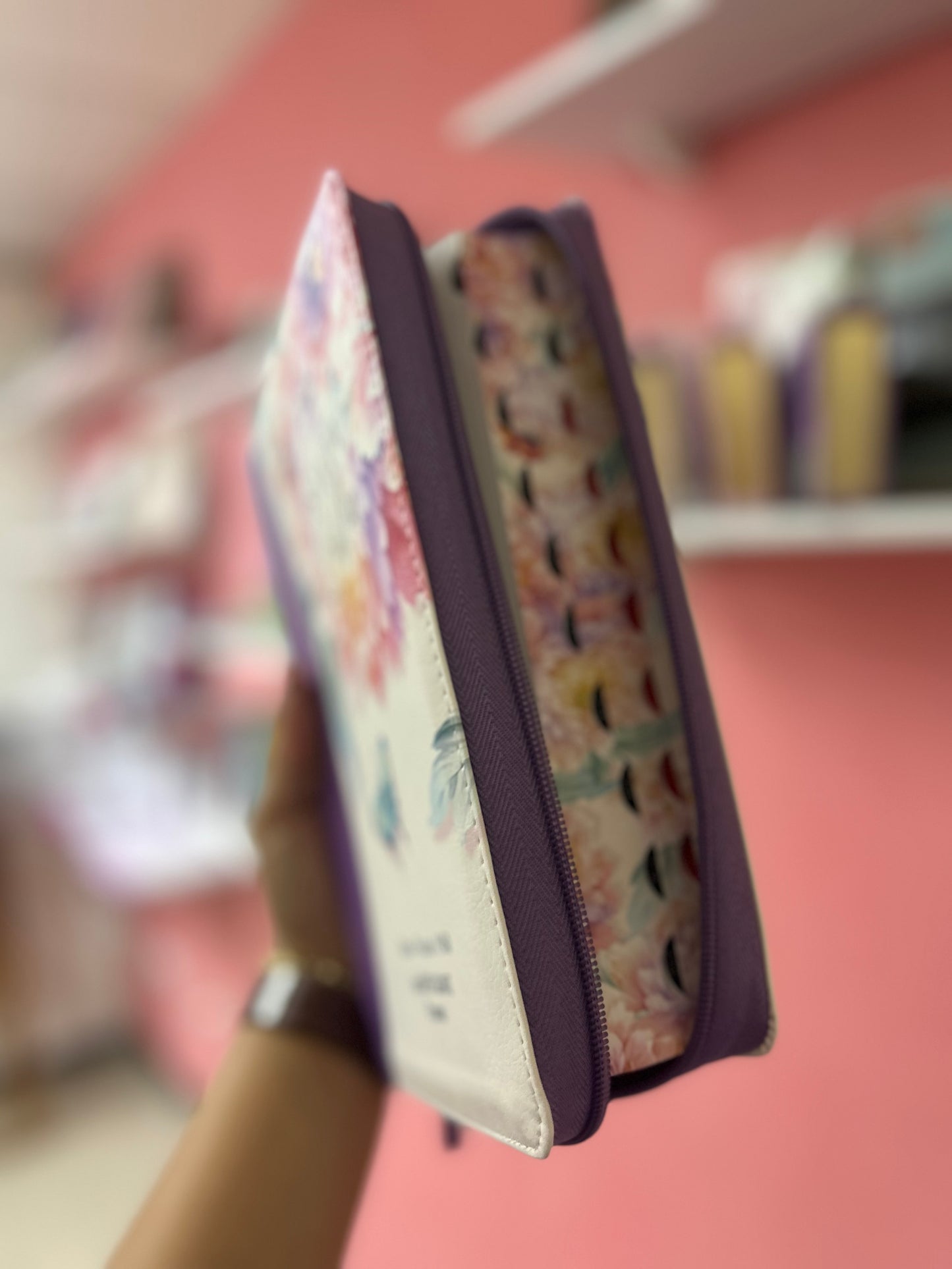 Biblia letra extra gigante 19 puntos versión RV1960 con cierre índice palabras de Jesús en rojo y concordancia