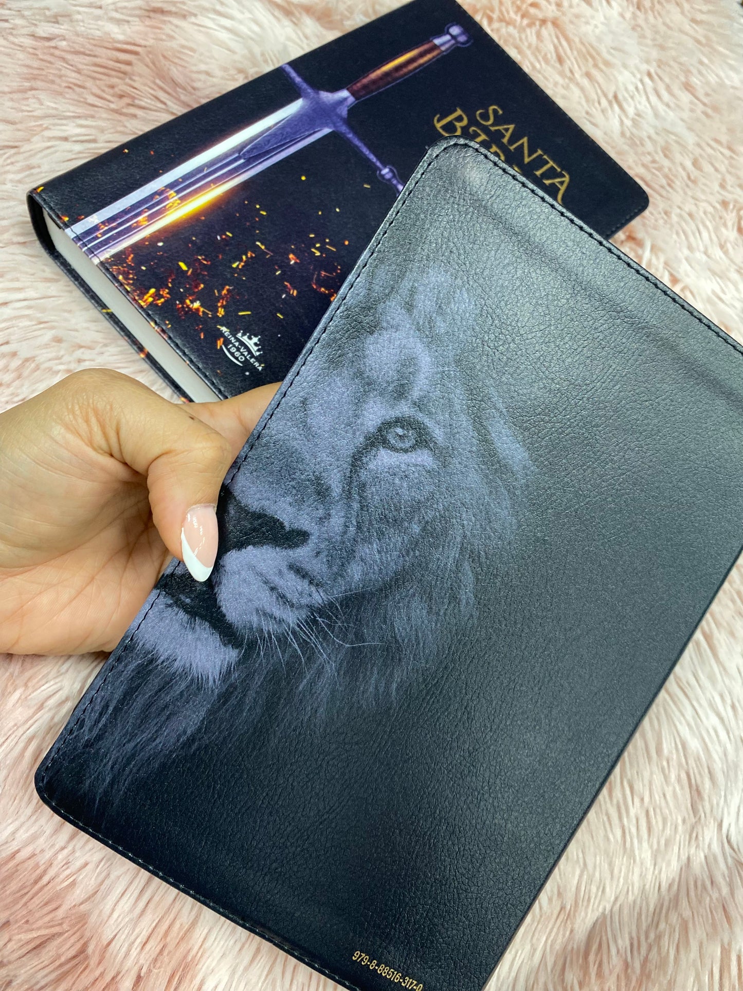 Biblia león de Judá letra grande 12 puntos tapa flexible versión RV1960 con palabras de Jesús en rojo y concordancia
