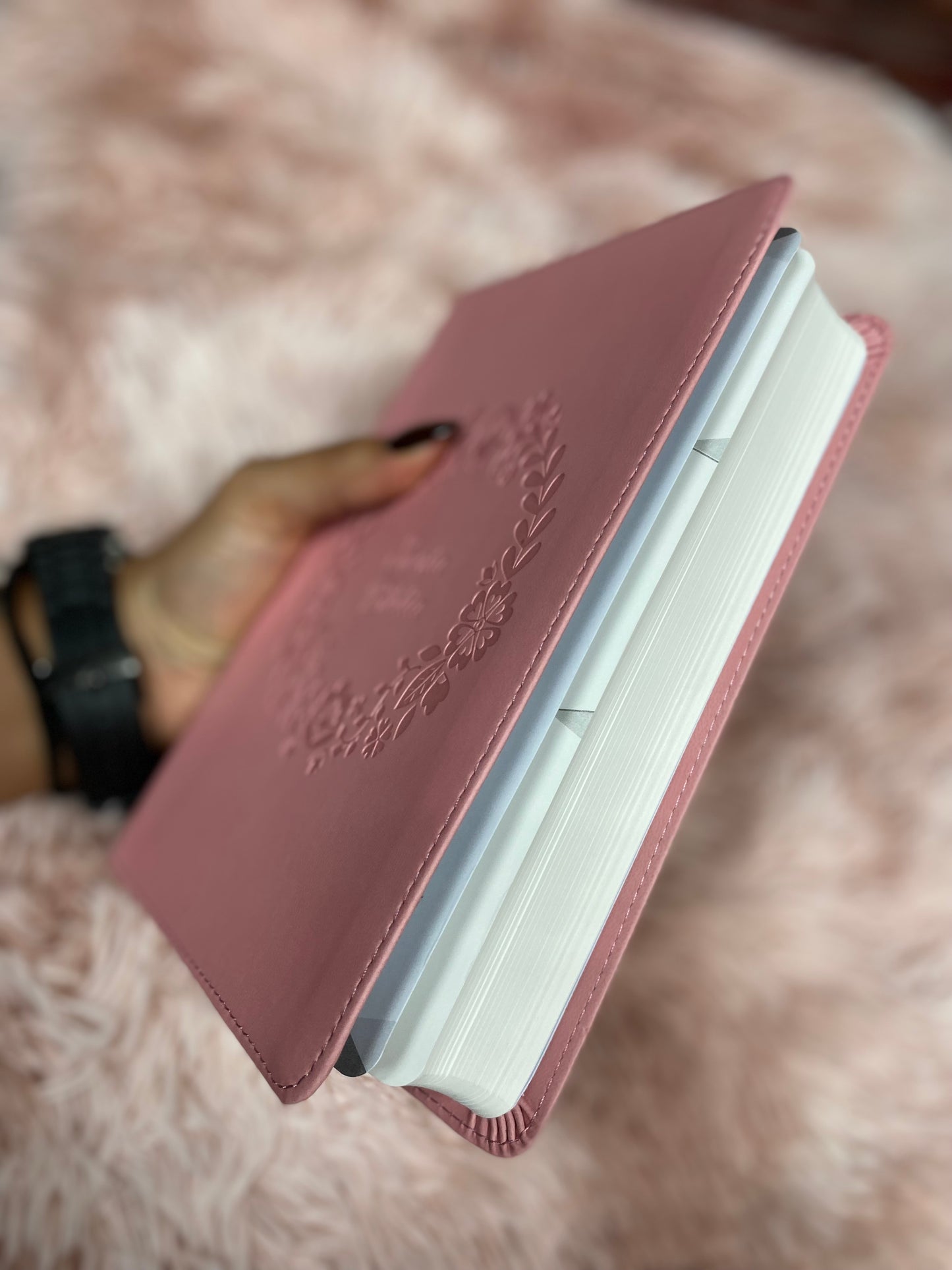 Biblia de regalos y premios en simil piel con palabras de Jesús en rojo y concordancia letra mediana versión RV1960