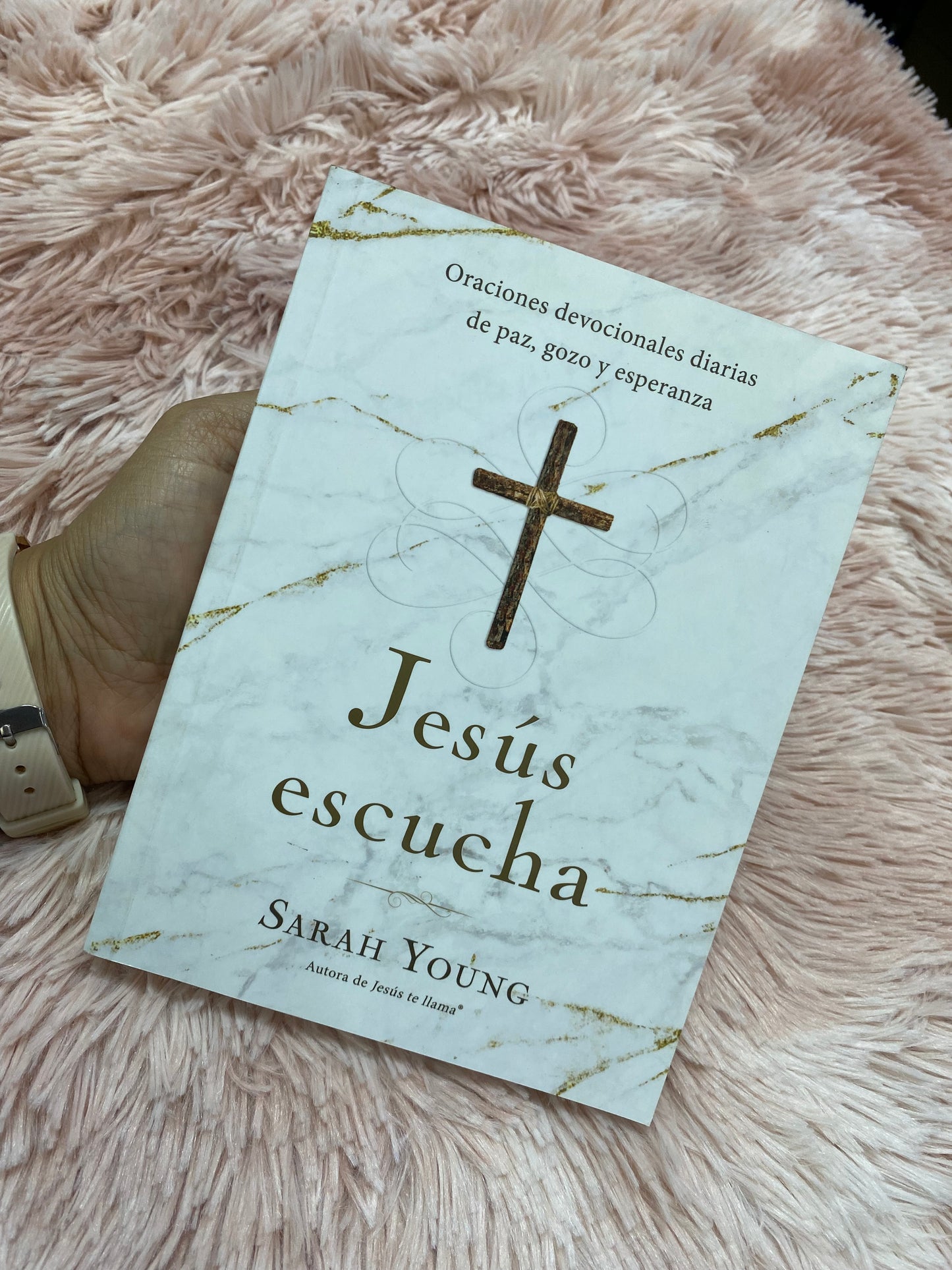 Libro devocional: Jesús escucha de Sarah Young tapa sencilla