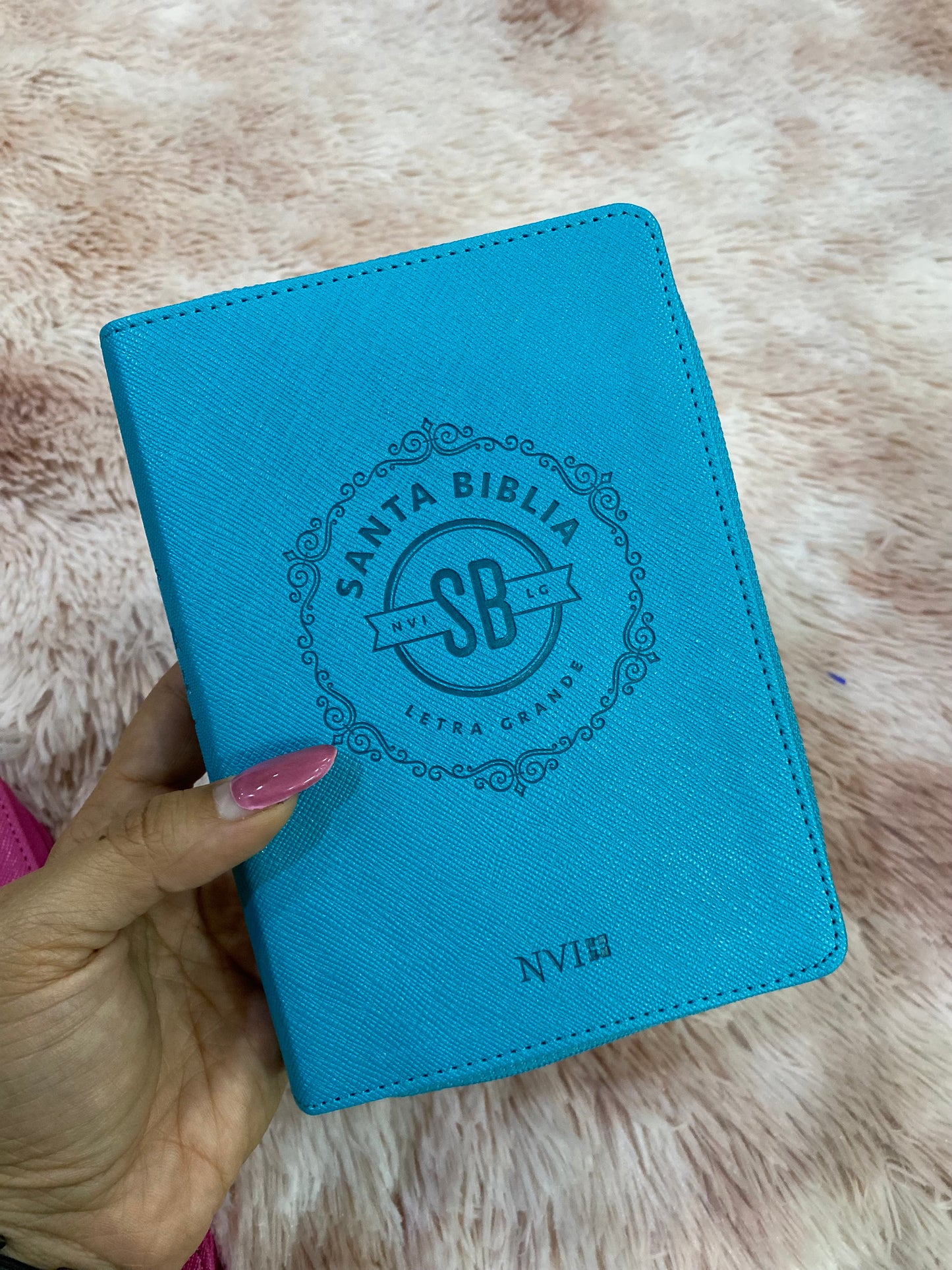 Biblia versión NVI de bolsillo con cierre y palabras de Jesús en rojo