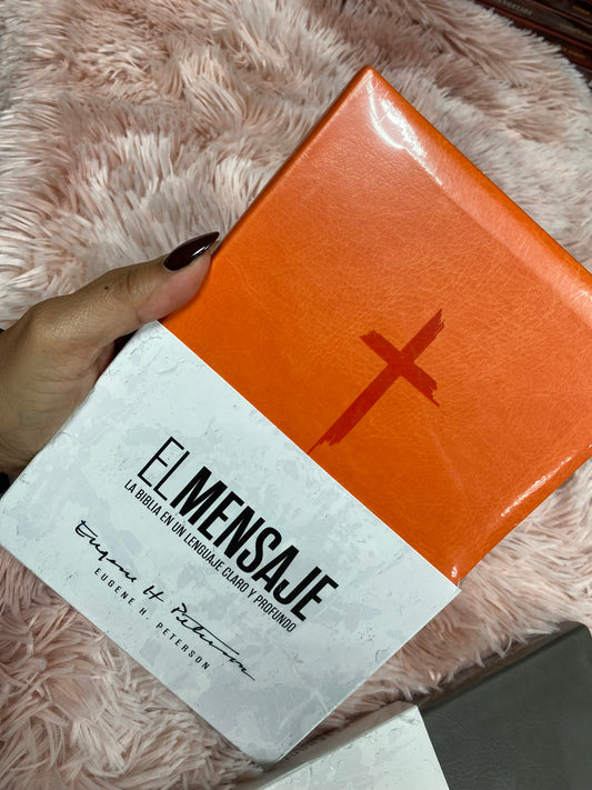 Biblia versión el mensaje de tapa dura y letra grande