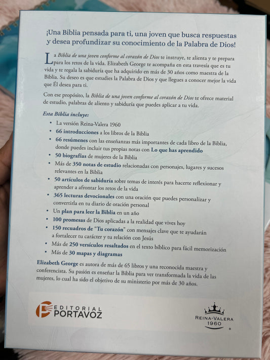 Biblia devocional de una joven conforme al corazón de Dios en símil piel de Elizabeth George