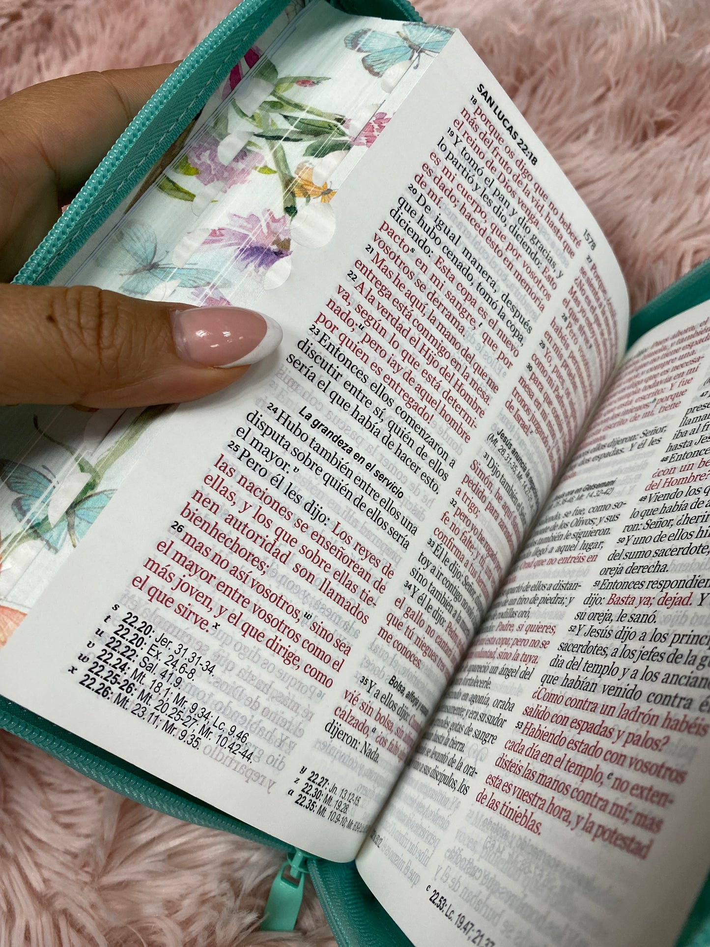 Biblia mediana letra grande 11 puntos con cierre e índice y canto floreado versión RV1960 palabras de Jesús en rojo con concordancia