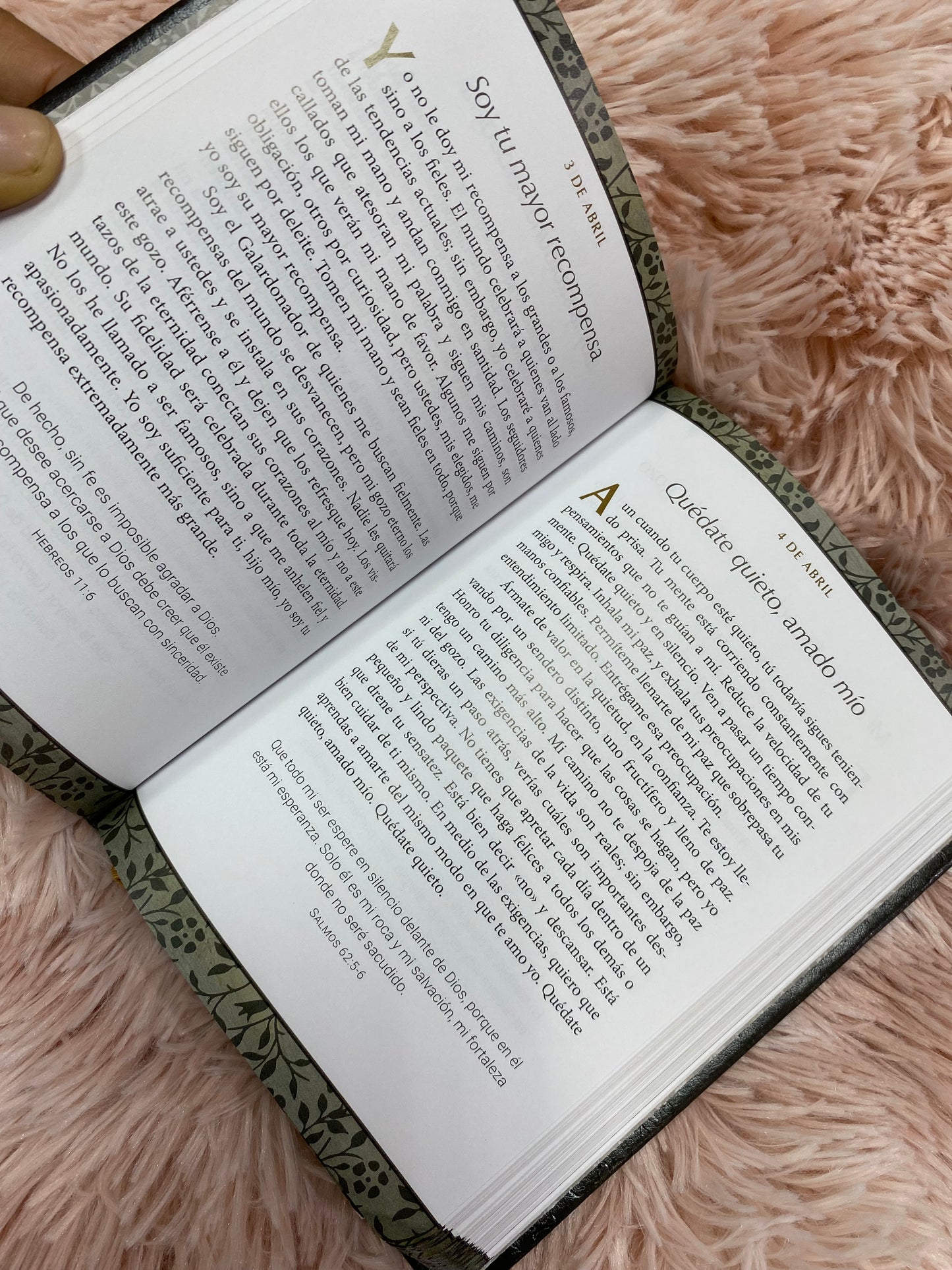 Libro devocional: escucho su susurro