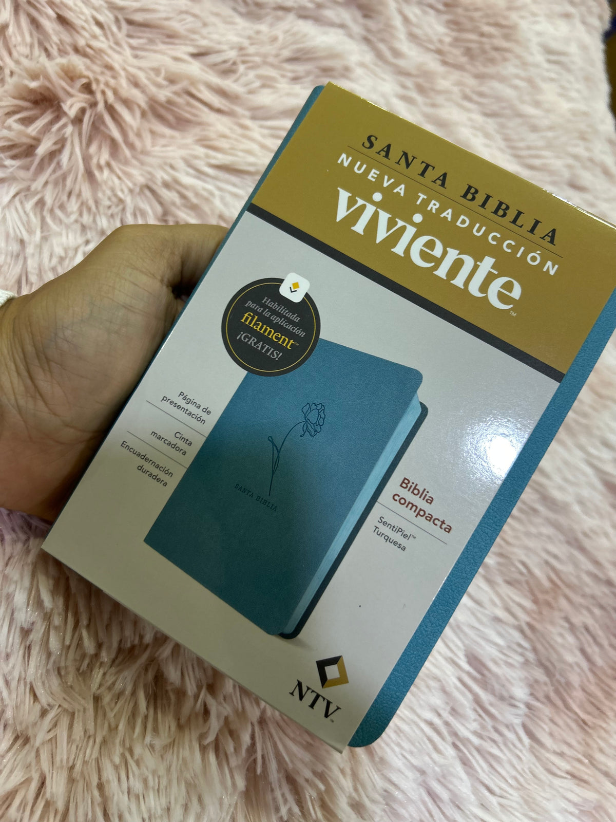Biblia tamaño compacto de letra mediana semi piel con canto pintado versión NTV