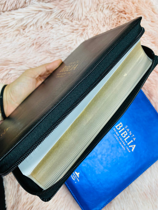 Biblia letra grande 12 puntos con cierre y canto dorado versión RV1960