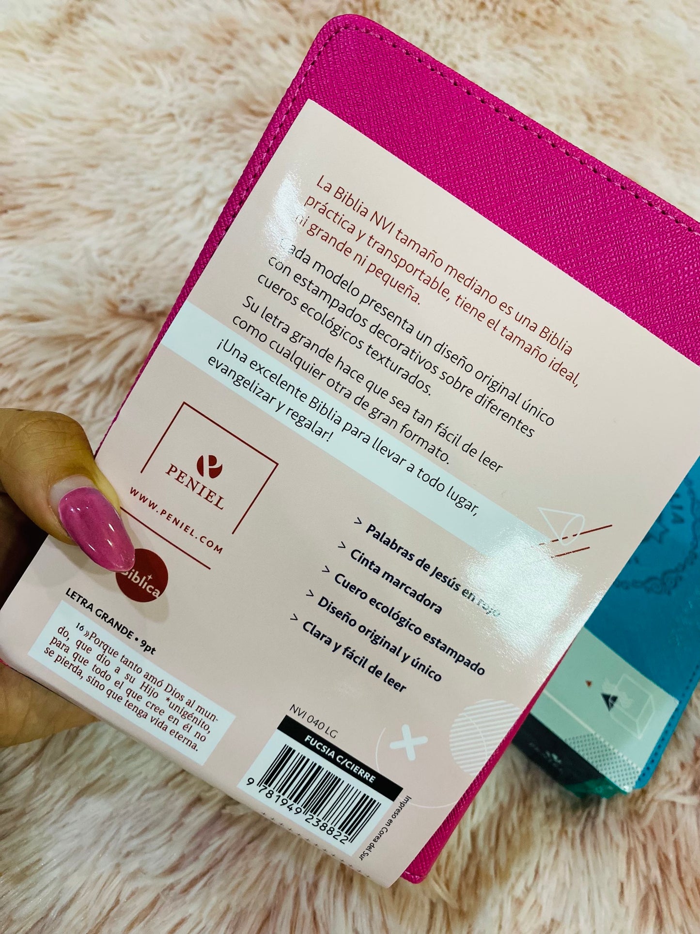 Biblia versión NVI de bolsillo con cierre y palabras de Jesús en rojo