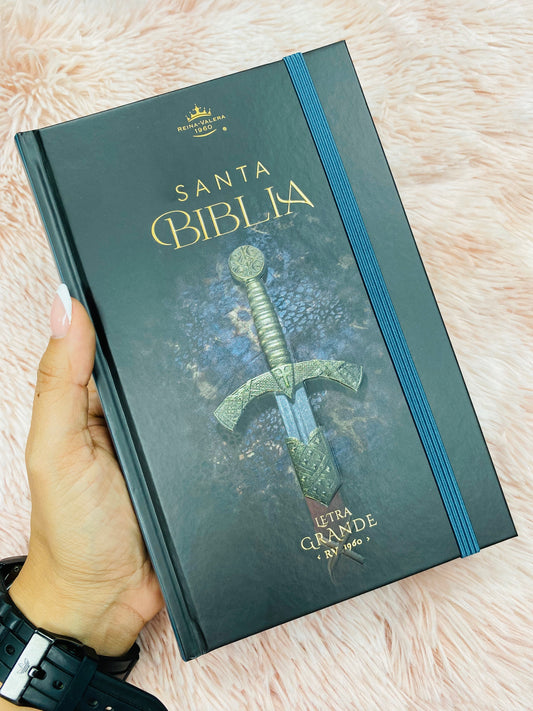 Biblia versión RV1960 de tapa dura diseño en relieve de letra grande 12 puntos con canto pintado, liga, palabras de Jesús en rojo con concordancia