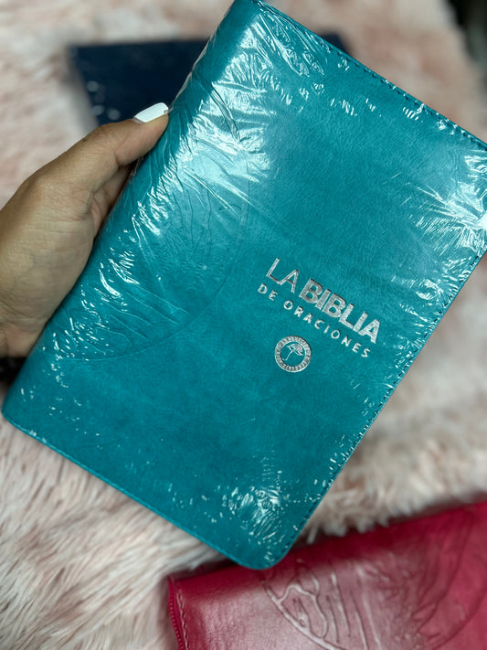 Biblia de oraciones turquesa en versión TLA con cierre y letra grande
