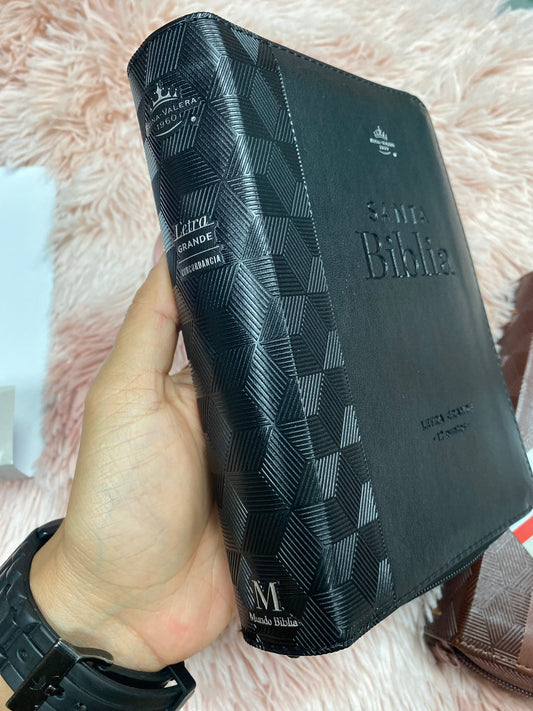 Biblia mediana con letra grande 12 puntos color negro versión RV1960 con cierre y canto dorado