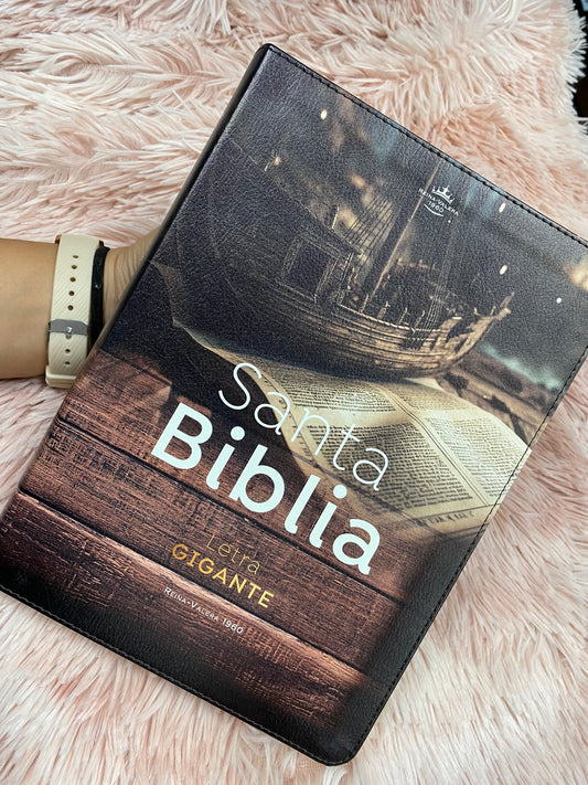 Biblia letra gigante de 15 puntos en tapa flexible con canto dorado versión RV1960