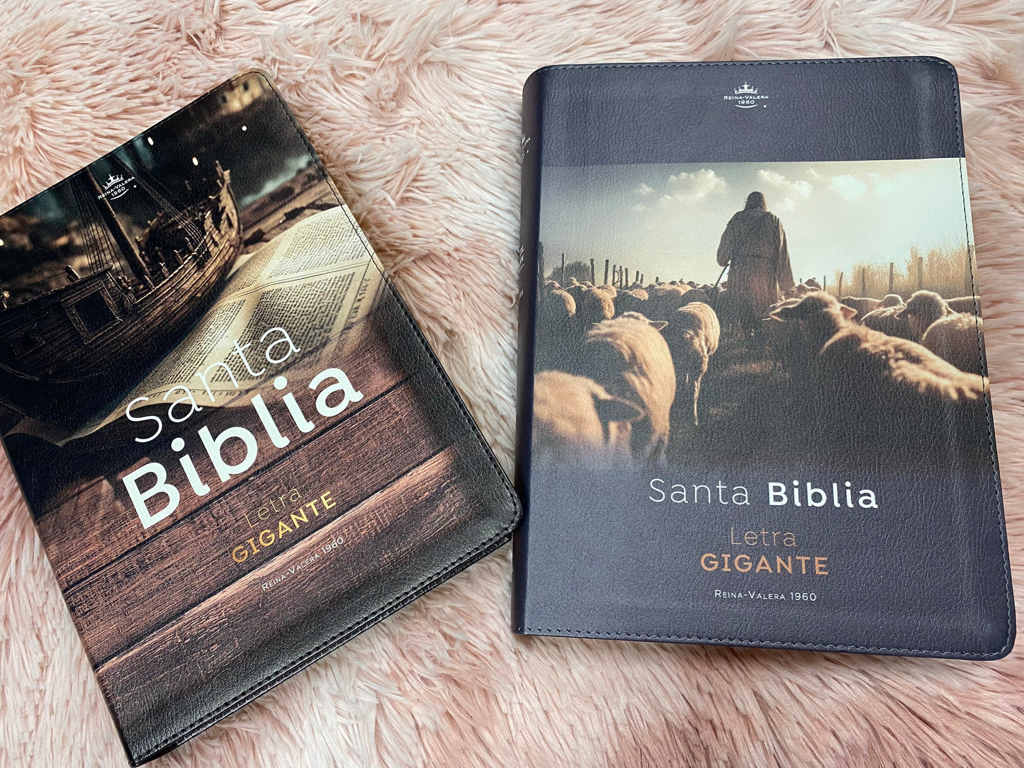 Biblia letra gigante de 15 puntos en tapa flexible con canto dorado versión RV1960