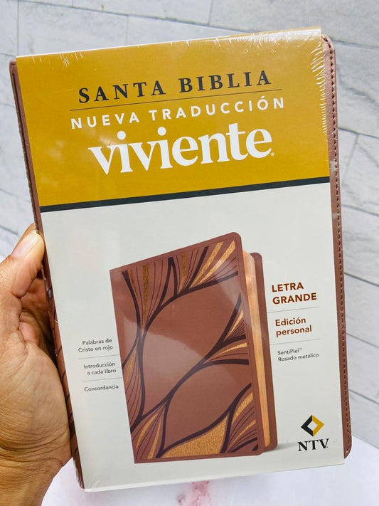 Biblia versión NTV en símil piel letra grande canto dorado con concordancia