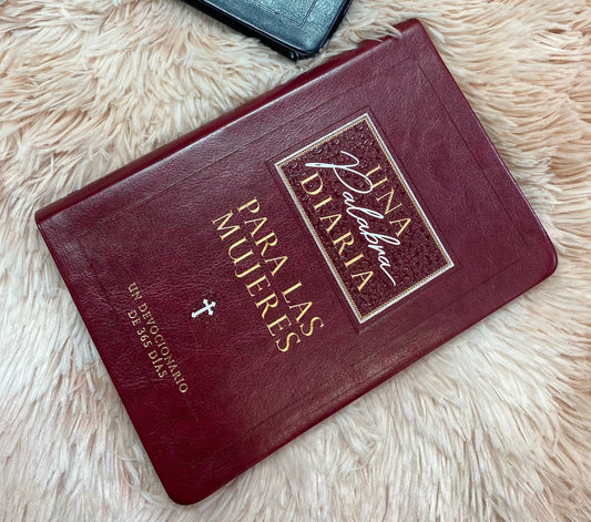 Libro devocional: una palabra diaria para las mujeres
