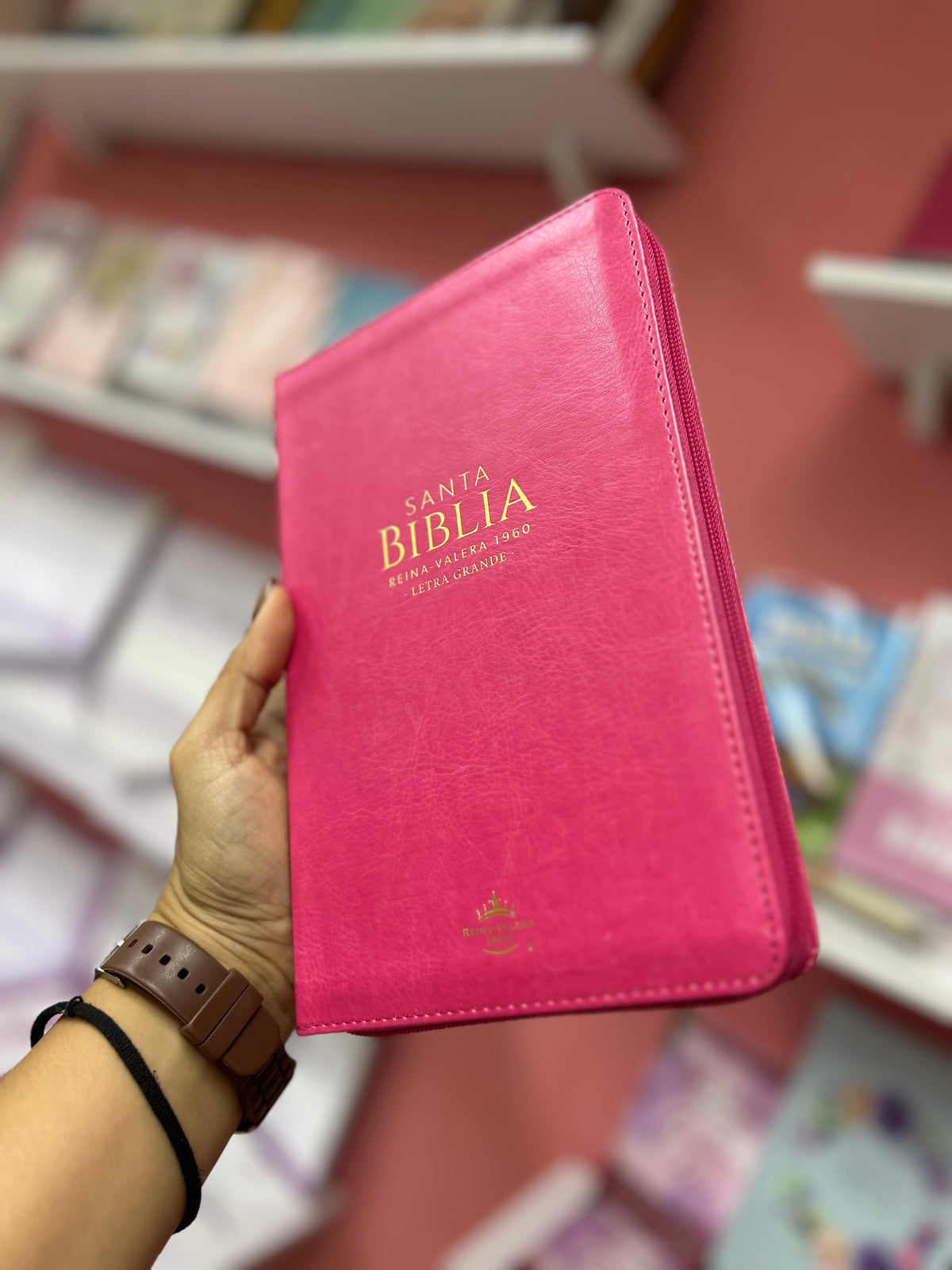 Biblia letra grande 12 puntos versión RV1960 con cierre índice canto dorado y concordancia