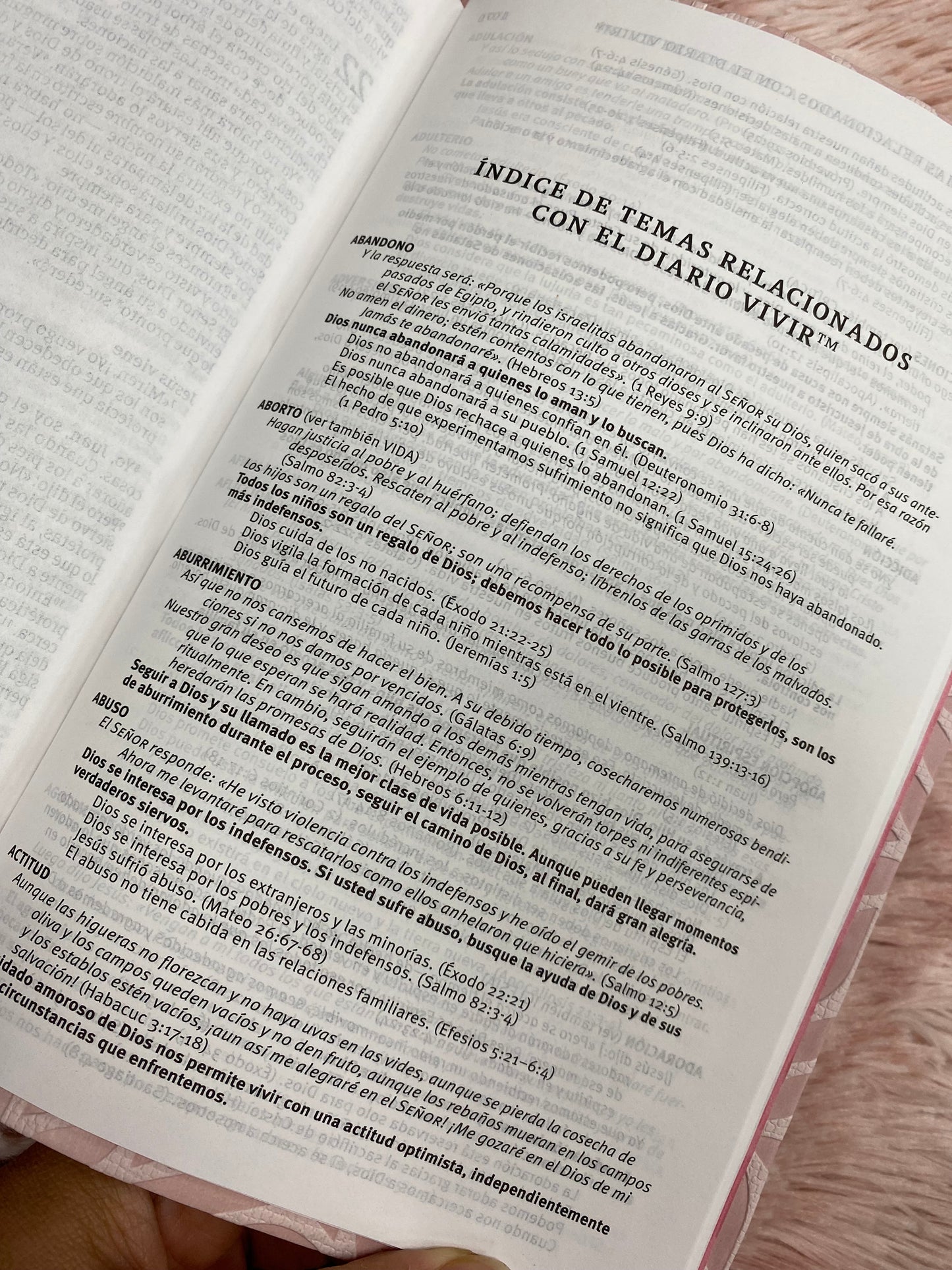 Biblia versión NTV de letra grande en símil piel