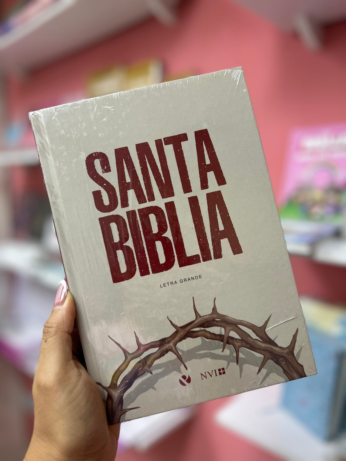 Biblia en tapa dura versión NVI letra mediana