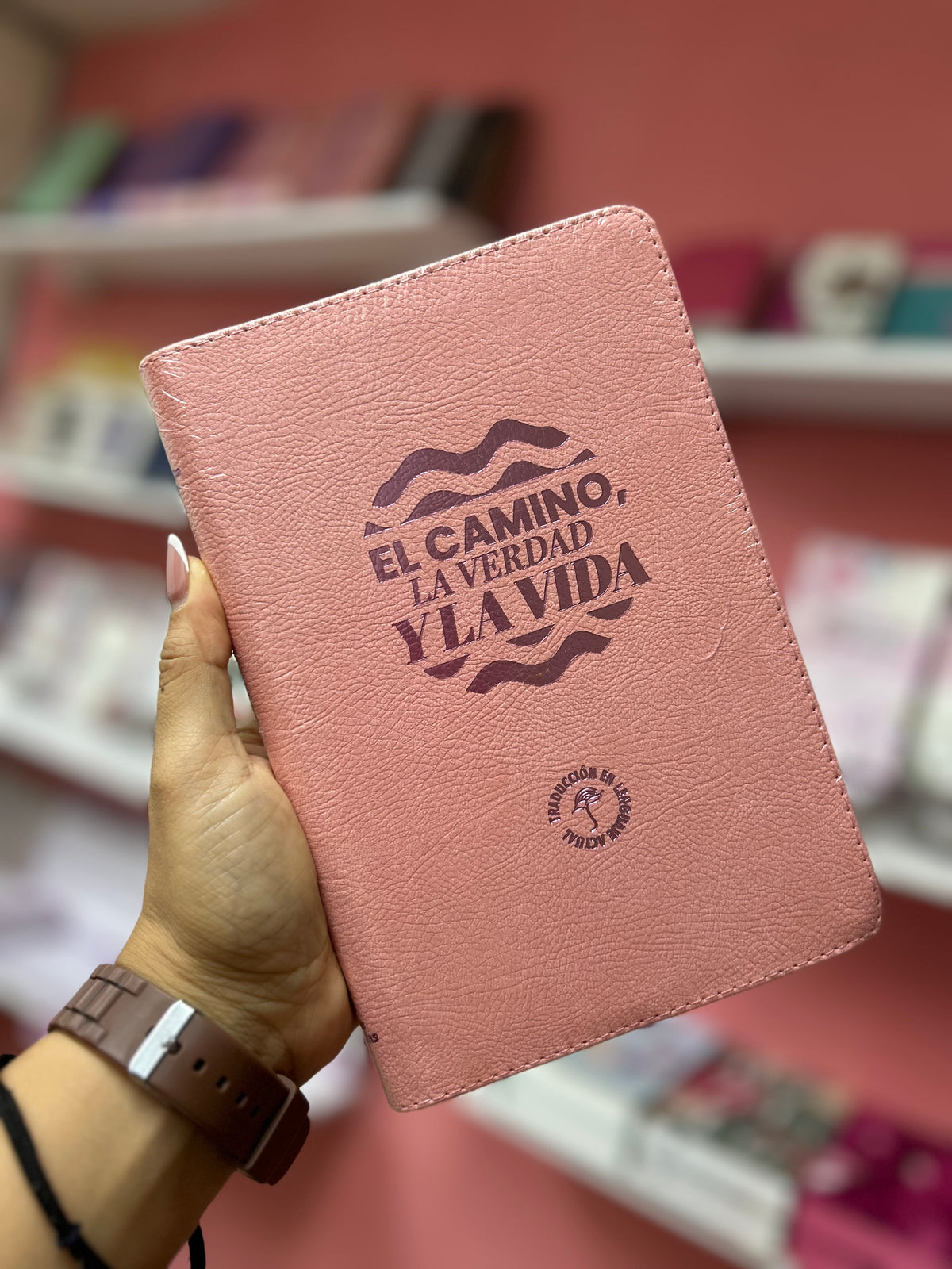 Biblia letra grande versión TLA con cierre y canto plateado