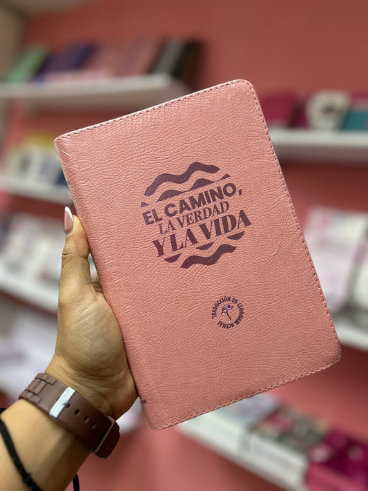 Biblia letra grande versión TLA con cierre y canto plateado