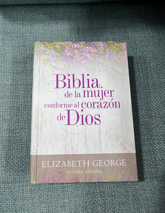 Biblia con devocional de la mujer conforme al corazón de Dios versión RV1960