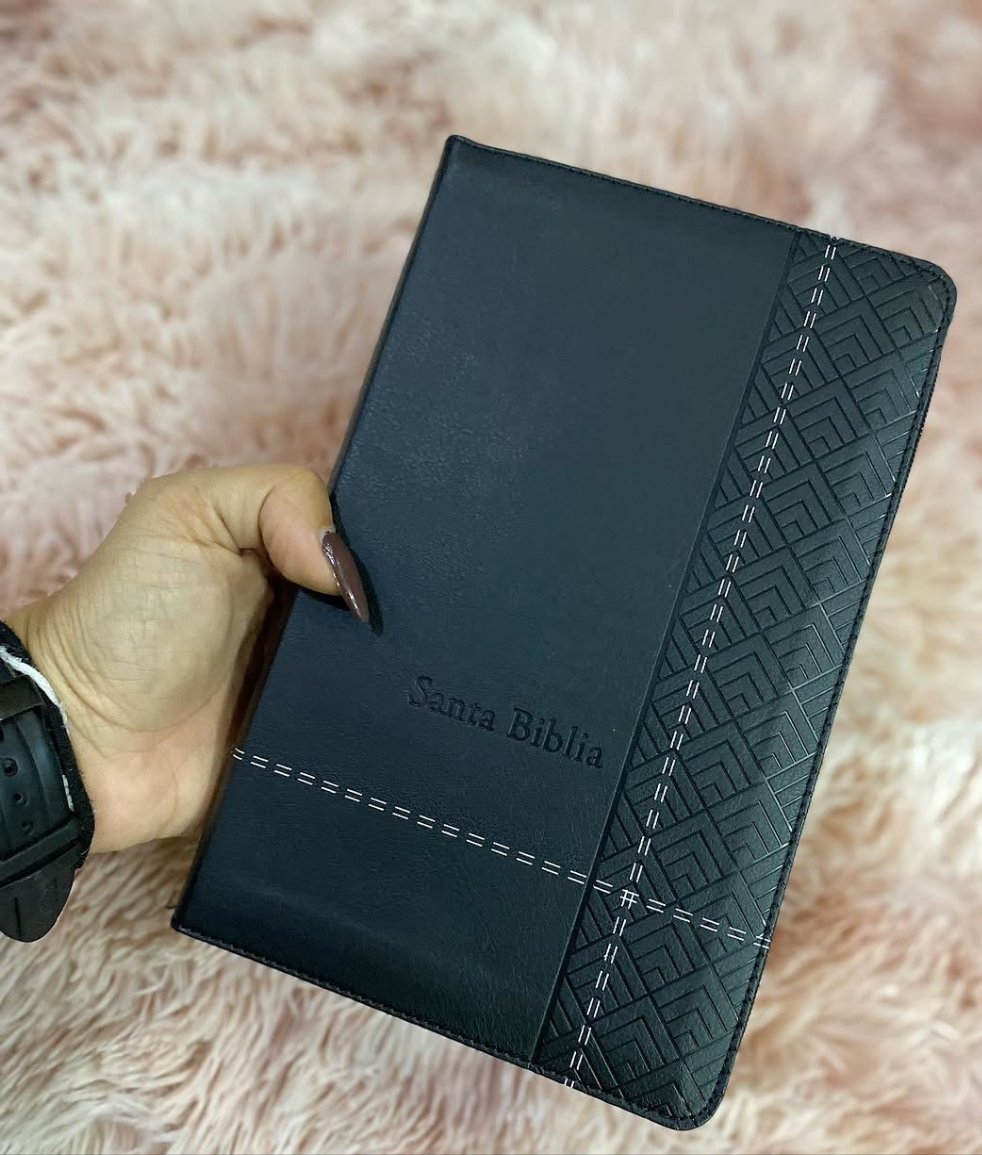 Biblia símil piel edición promesas con cierre canto plateado versión RV1960 letra grande 12 puntos con concordancia