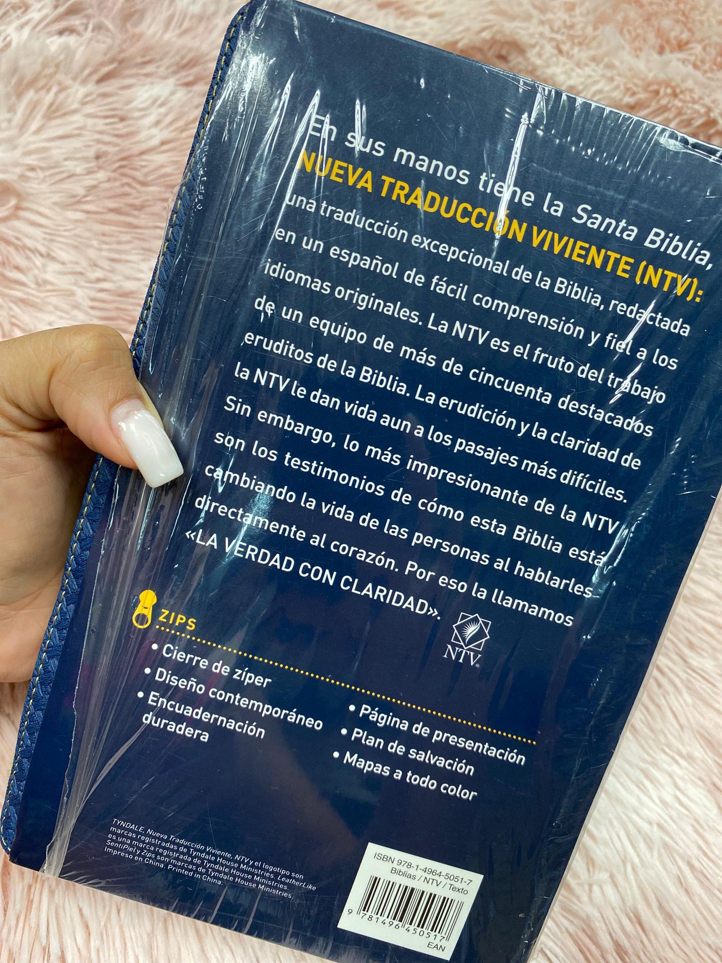 Biblia versión NTV con cierre ultradelgada letra mediana