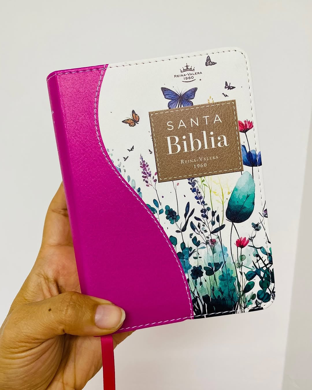 Biblia de bolsillo letra mediana 8 puntos canto floreado versión RV1960 palabras de Jesús en rojo con concordancia