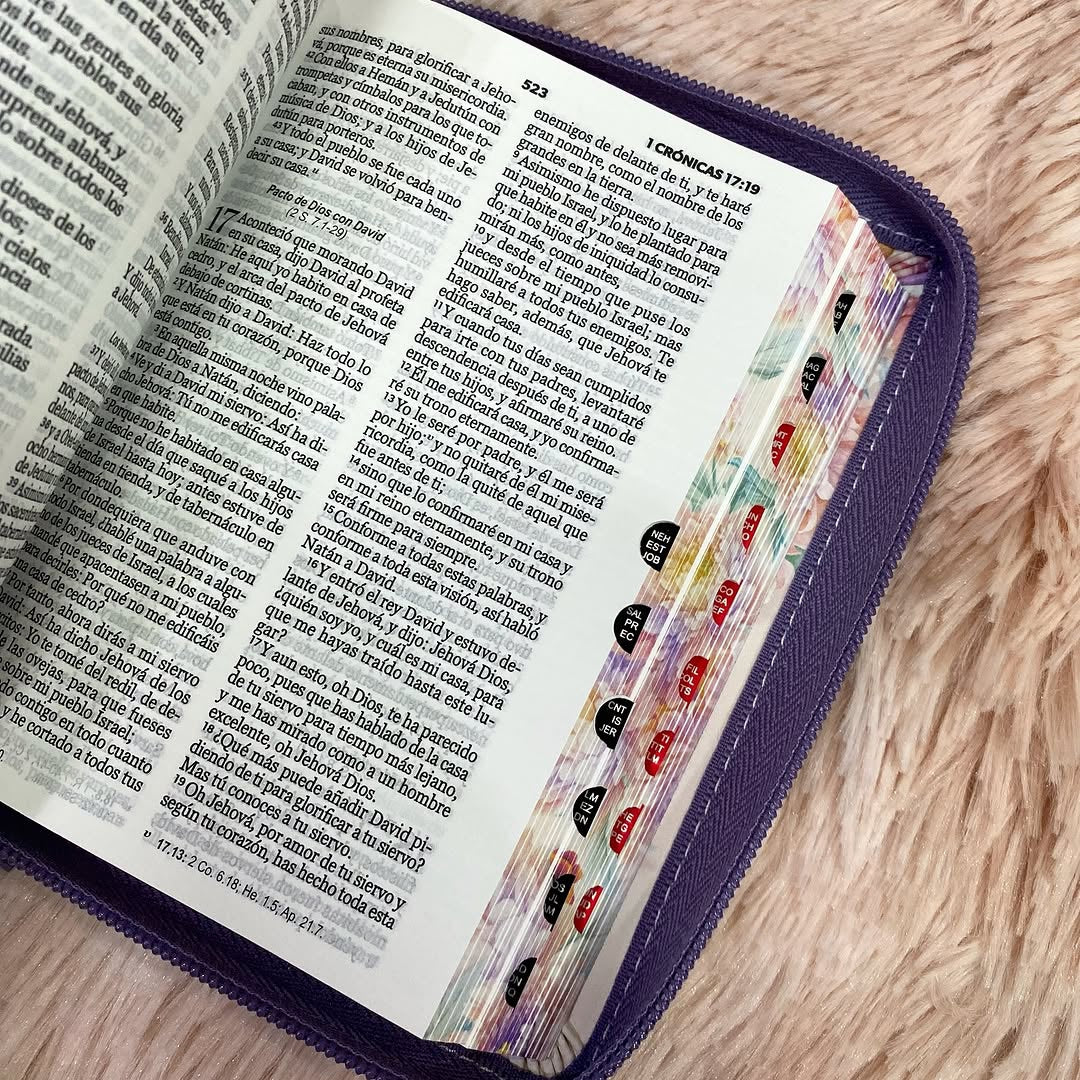 Biblia tamaño bolsillo letra mediana 8 puntos con cierre índice y canto floreado versión RV60 con concordancia