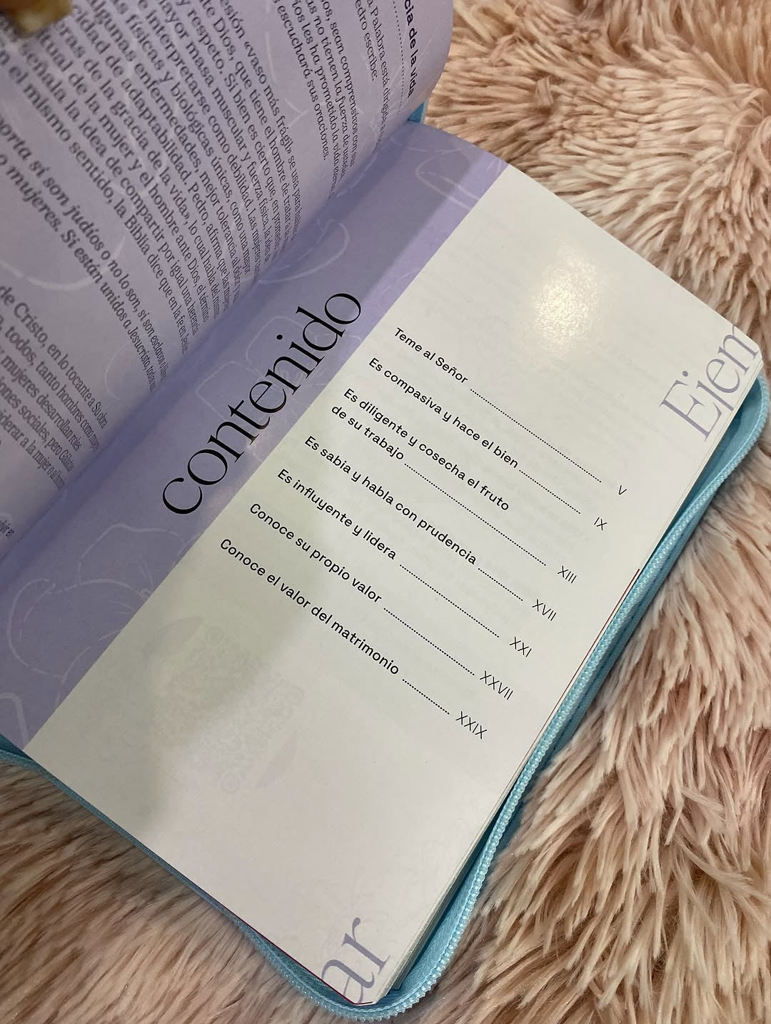 Biblia letra grande versión TLA canto plateado con estudios bíblicos