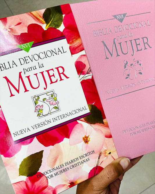 Biblia con devocional para la mujer en símil piel letra grande versión NVI
