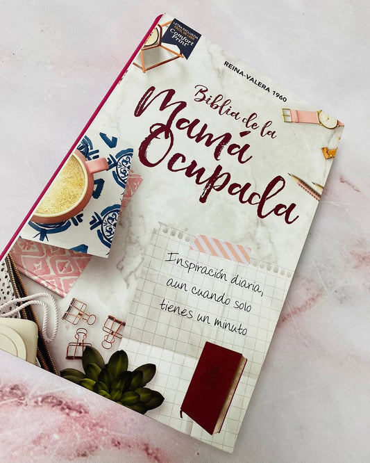 Biblia con devocional mamá ocupada en símil piel versión RV1960 letra grande