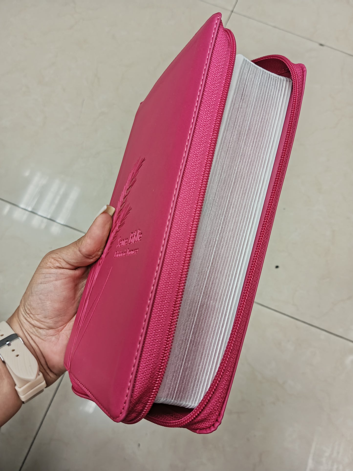 Biblia de promesas símil piel con cierre y canto plateado versión RV1960 letra grande 12 puntos