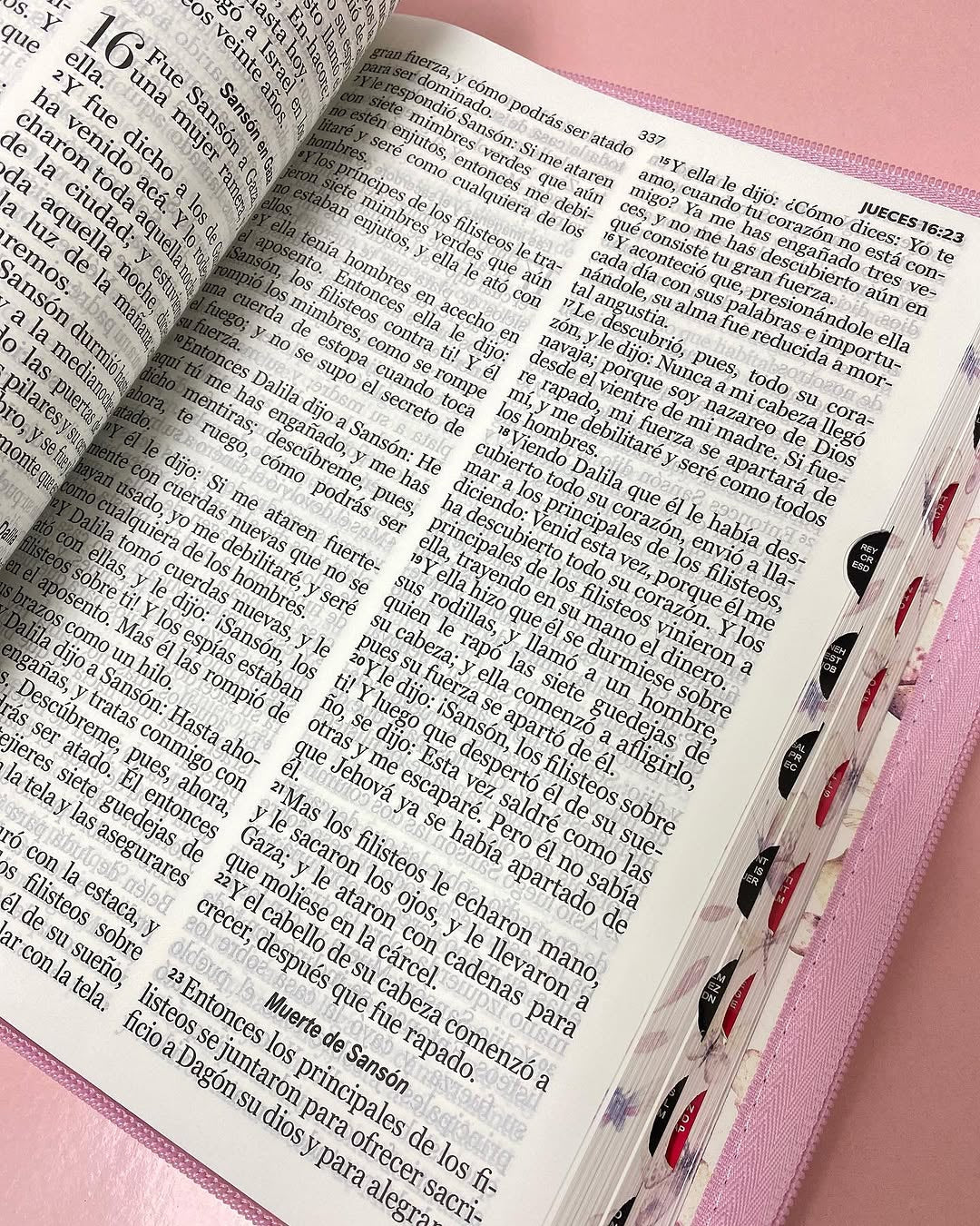 Biblia letra gigante 15 puntos versión RV60 con cierre e índice canto floreado y concordancia