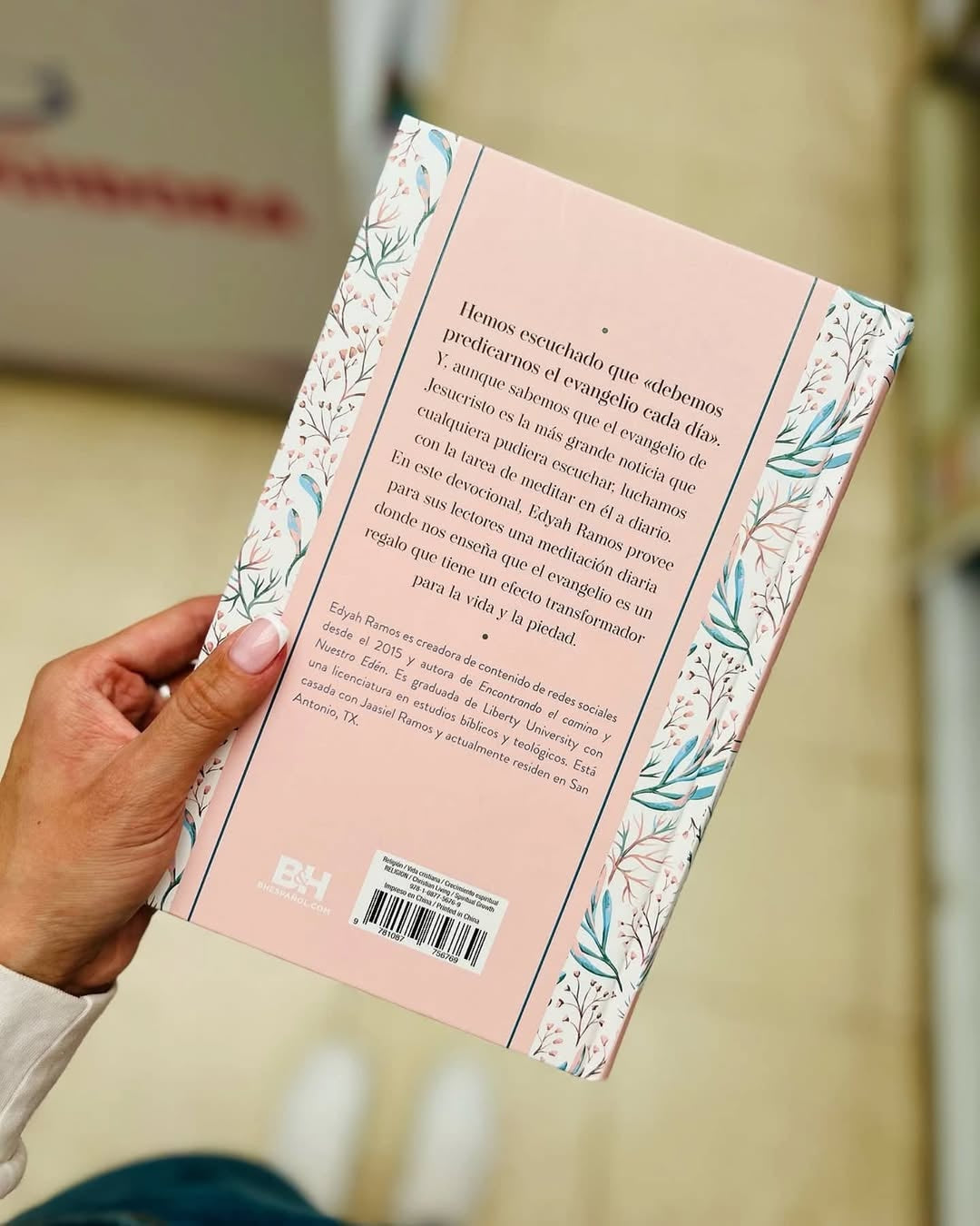 Libro devocional en esto pensad de Edyah Ramos