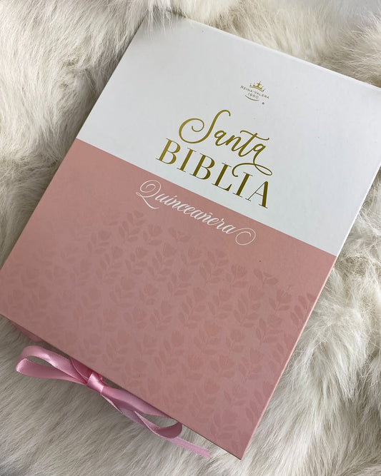 Biblia de quinceañeras en caja para regalos versión RV1960 con cierre índice e ilustrada