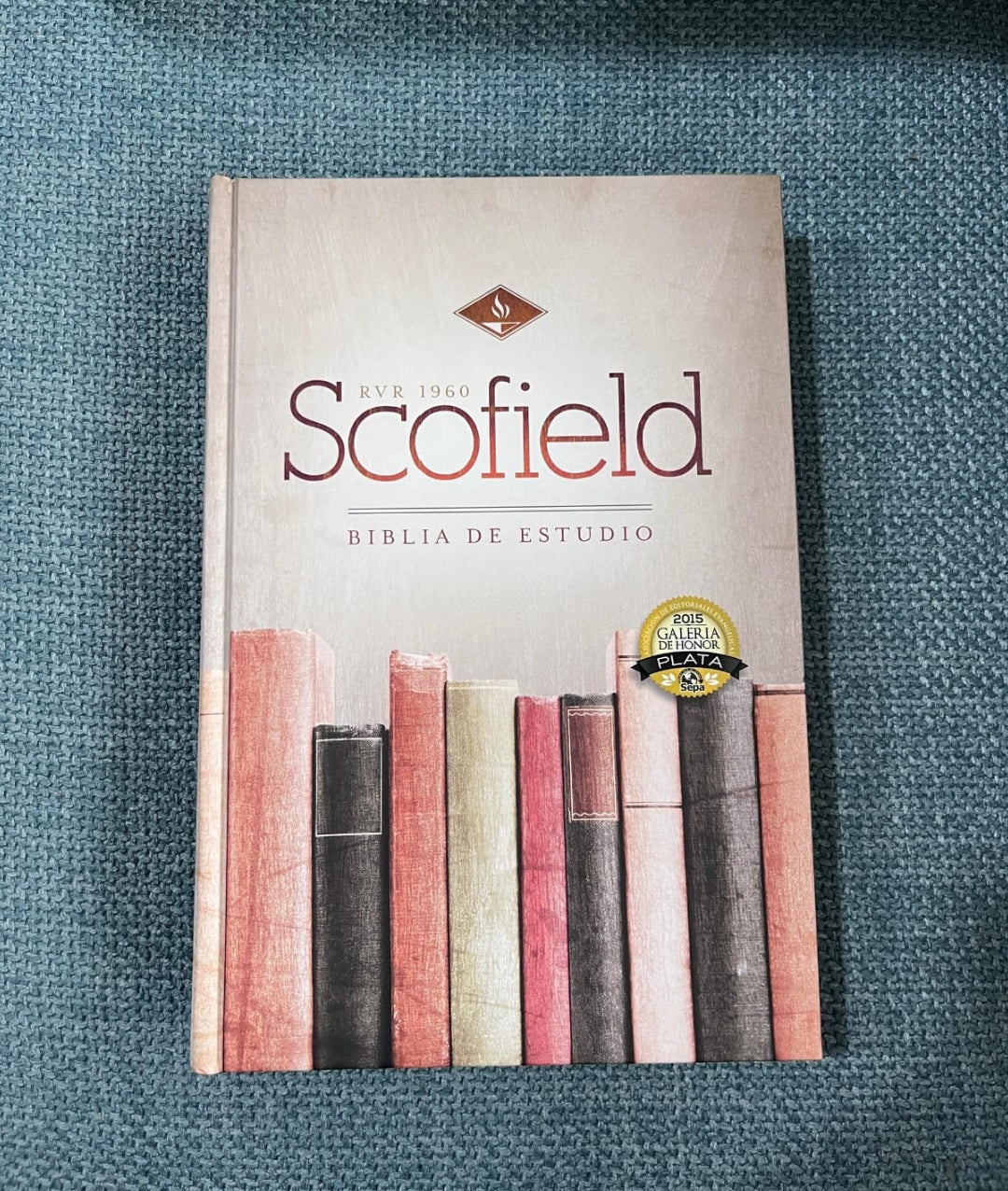 Biblia de estudio scofield en tapa dura letra mediana versión RV1960