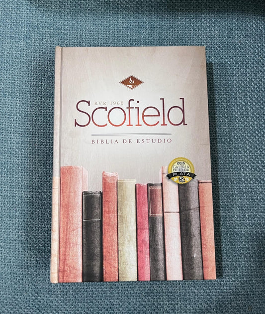 Biblia de estudio scofield en tapa dura letra mediana versión RV1960
