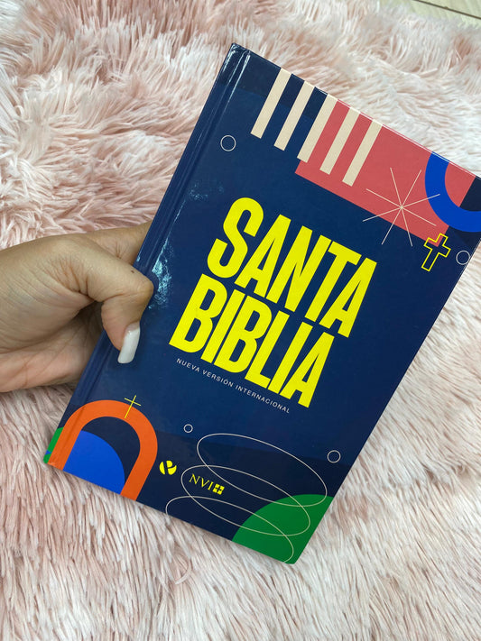 Biblia versión NVI tapa dura letra mediana