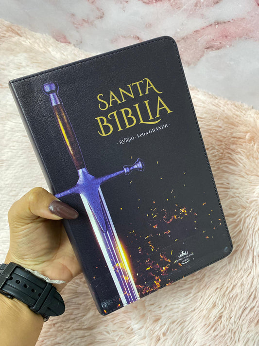 Biblia de espada letra grande 12 puntos tapa flexible versión RV1960 con concordancia