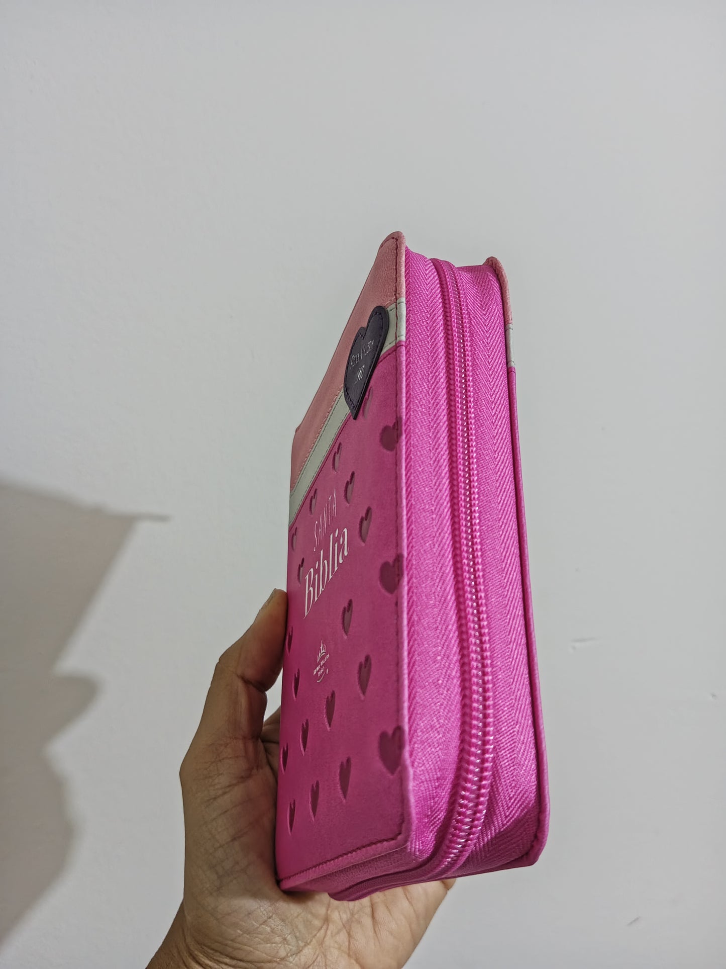 Biblia tamaño bolsillo letra 8 puntos con cierre símil piel versión RV60 con concordancia