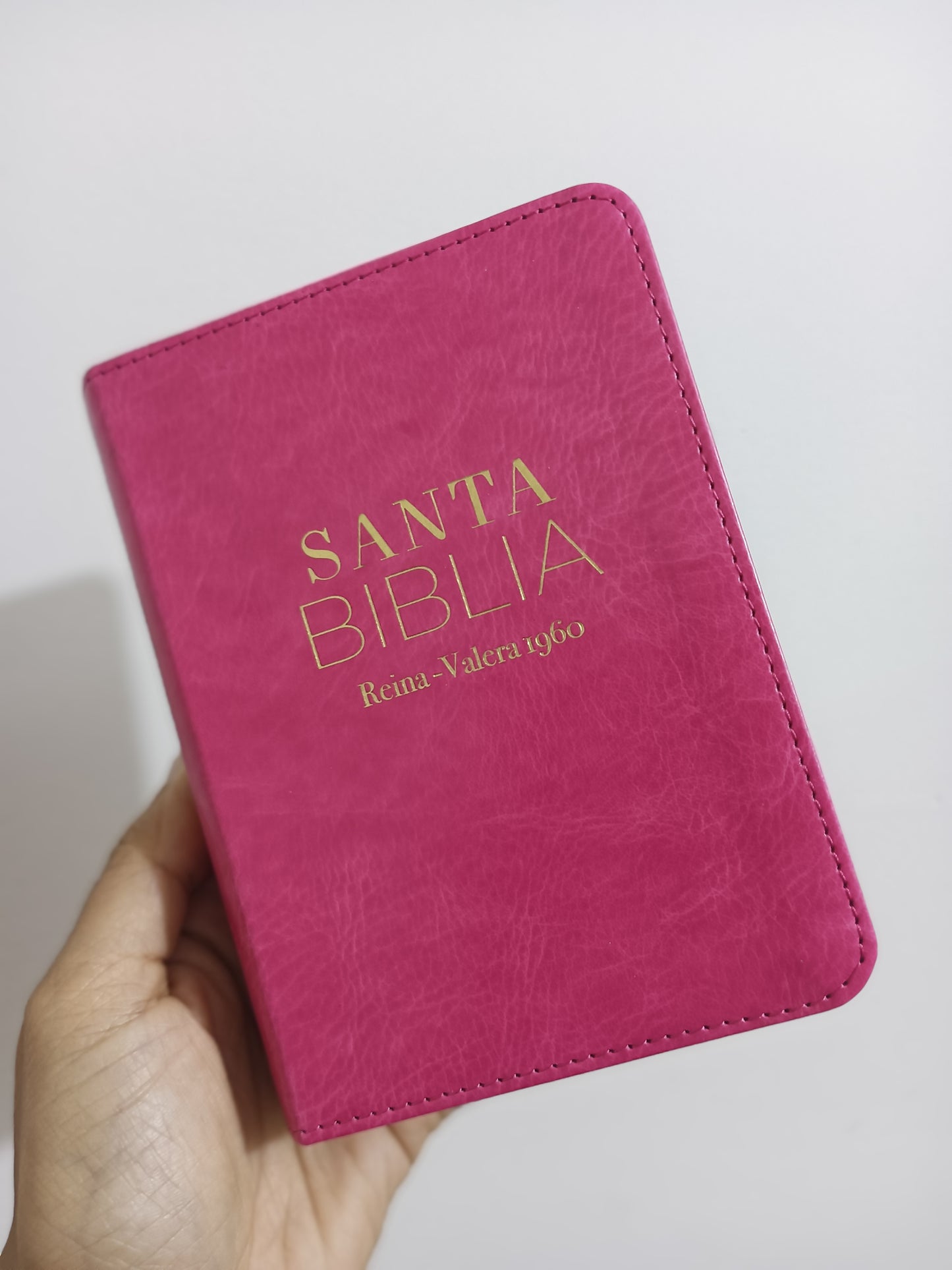 Biblia de bolsillo con canto dorado símil piel letra mediana 8 puntos versión RV60