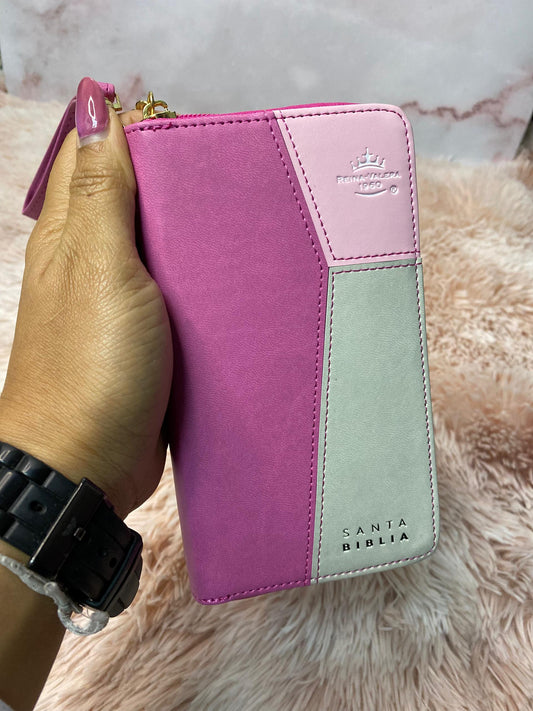 Biblia tipo chequera letra mediana 8,5 puntos con cierre e índice versión RV60 con concordancia