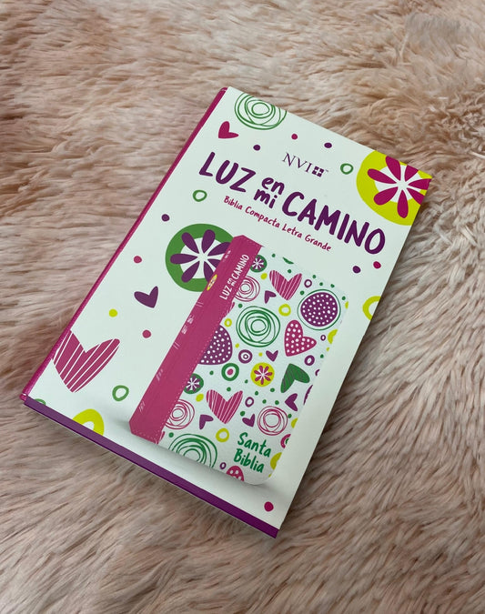 Biblia luz en mi camino versión NVI para jóvenes ilustrada letra mediana 8,5 puntos canto pintado