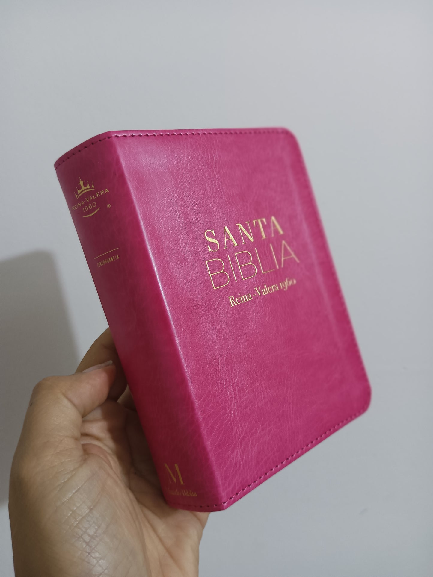 Biblia de bolsillo con canto dorado símil piel letra mediana 8 puntos versión RV60